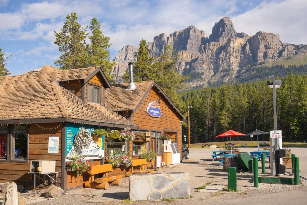 Castle Mountain Chalets Villa Bagian luar foto