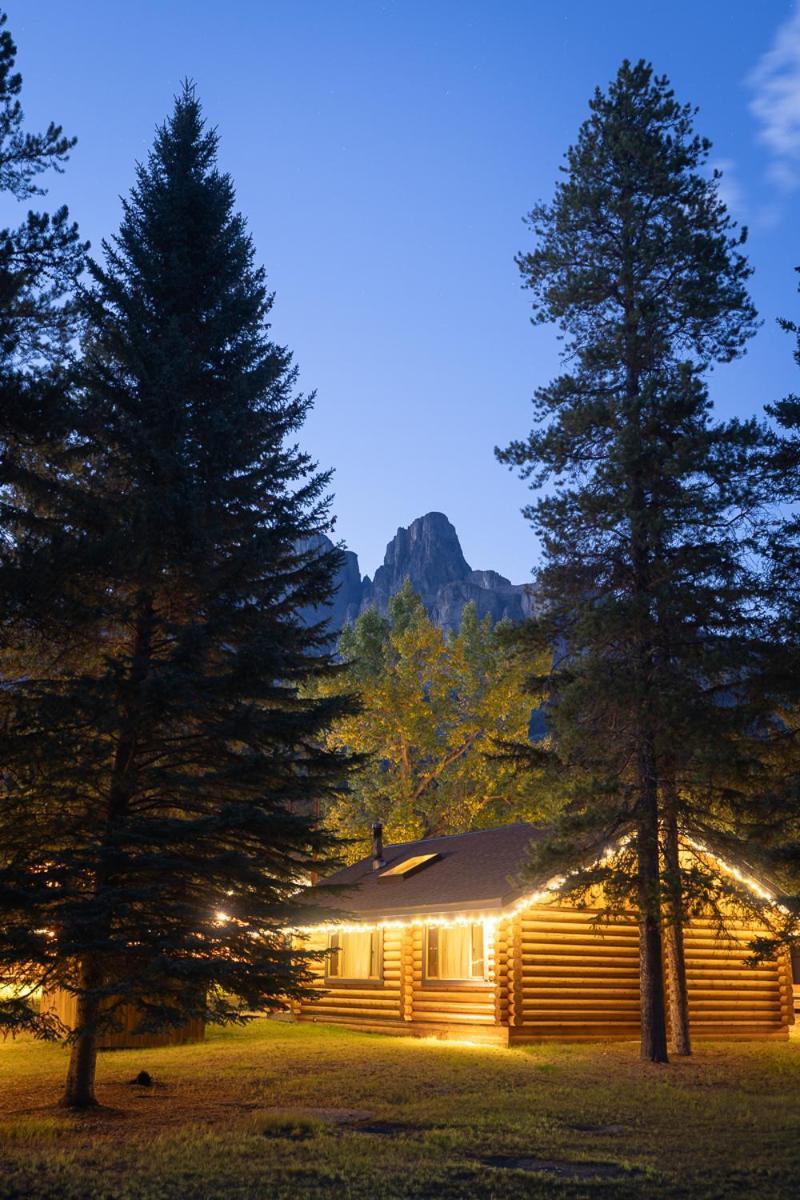 Castle Mountain Chalets Villa Bagian luar foto