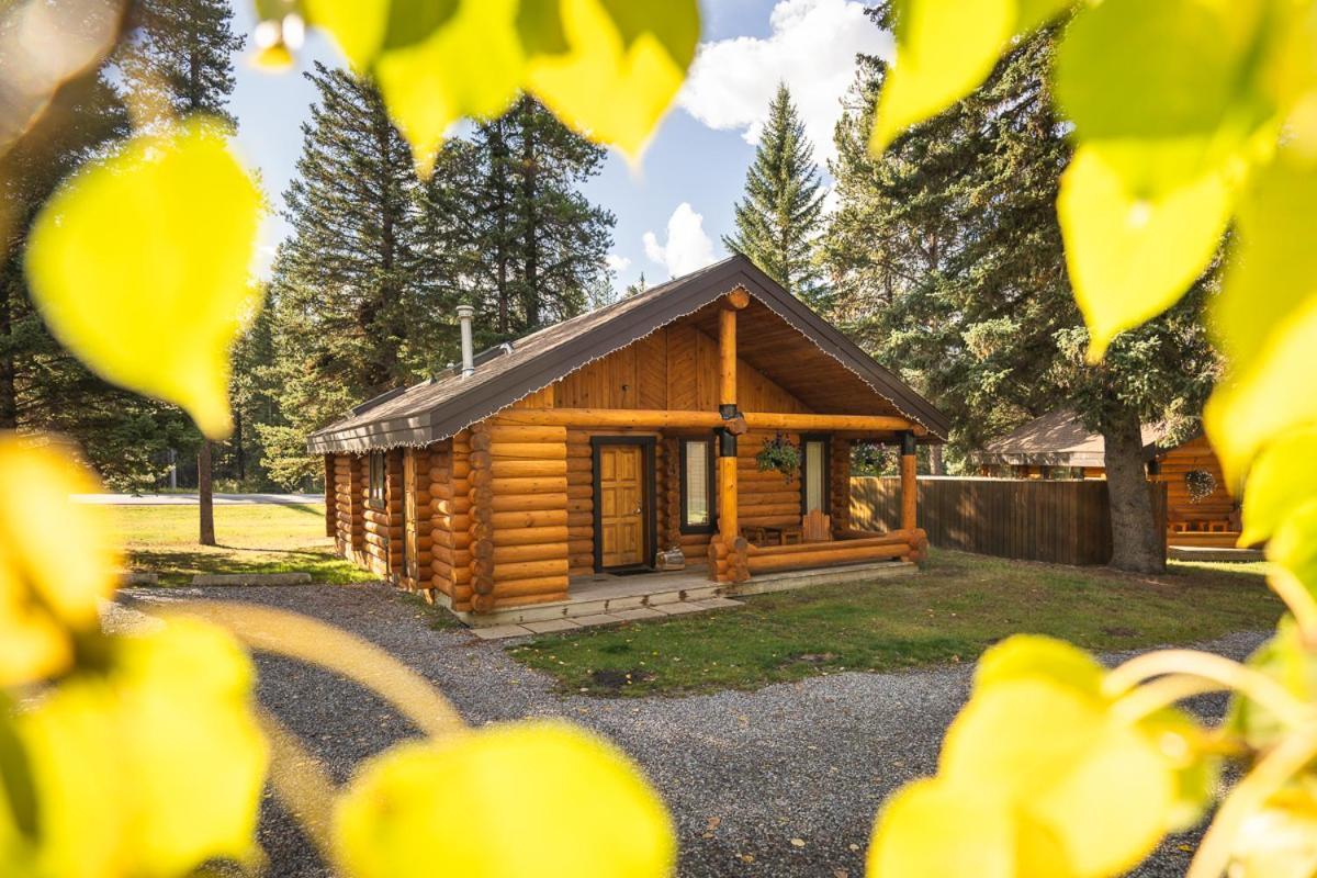 Castle Mountain Chalets Villa Bagian luar foto