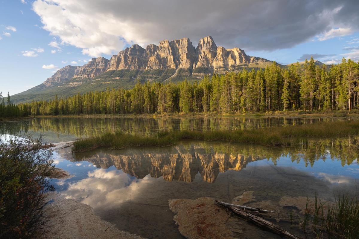 Castle Mountain Chalets Villa Bagian luar foto