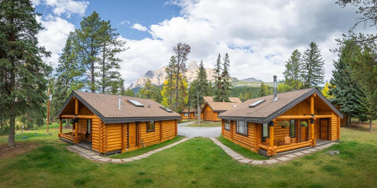 Castle Mountain Chalets Villa Bagian luar foto